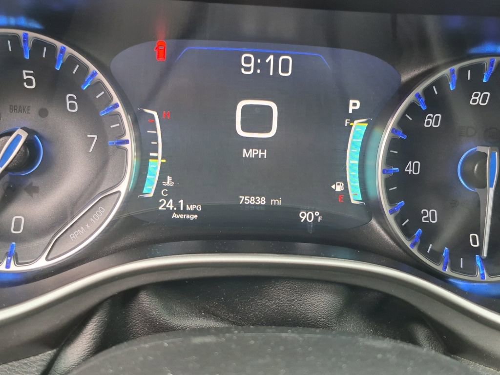 Used 2023 Chrysler Pacifica Touring-L FWD image 6