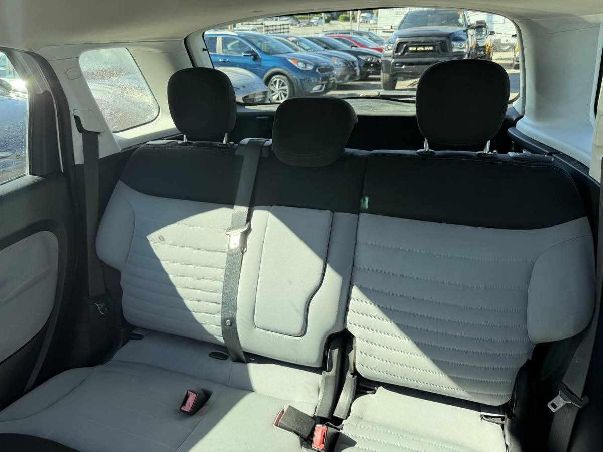 Used 2014 FIAT 500L Easy w/ Popular Equipment Group image 15