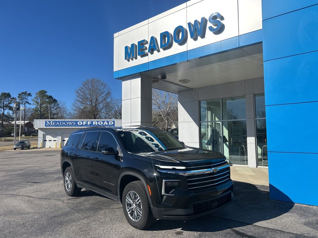 Used 2025 Chevrolet Traverse LT image 1