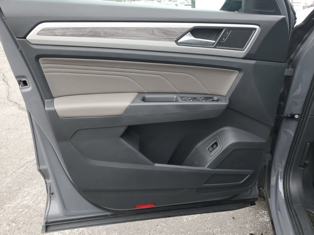 Used 2021 Volkswagen Atlas Cross Sport SE image 32