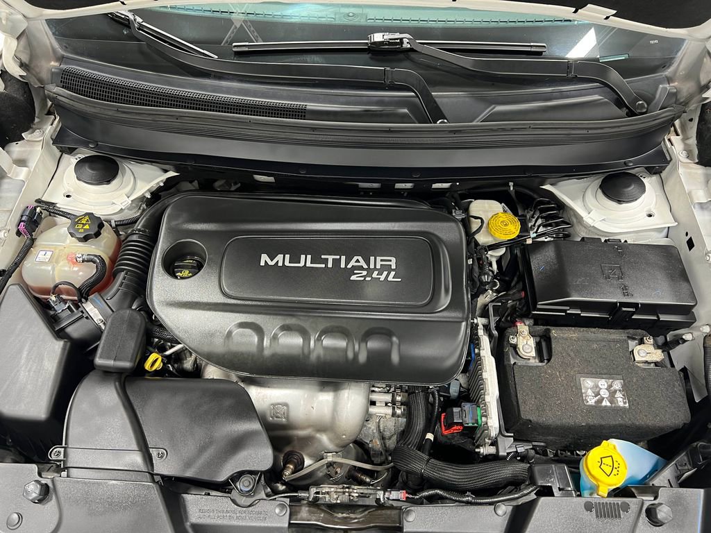 Used 2018 Jeep Cherokee Latitude Plus w/ Comfort/Convenience Group image 26