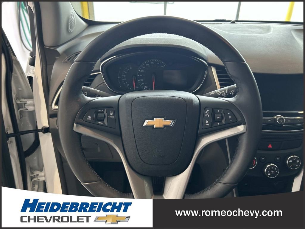 Used 2022 Chevrolet Trax LT w/ LT Convenience Package image 17