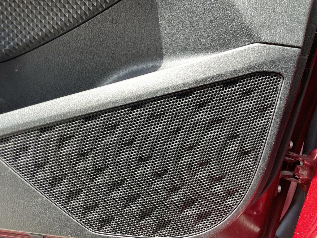 Used 2019 Toyota C-HR XLE image 21