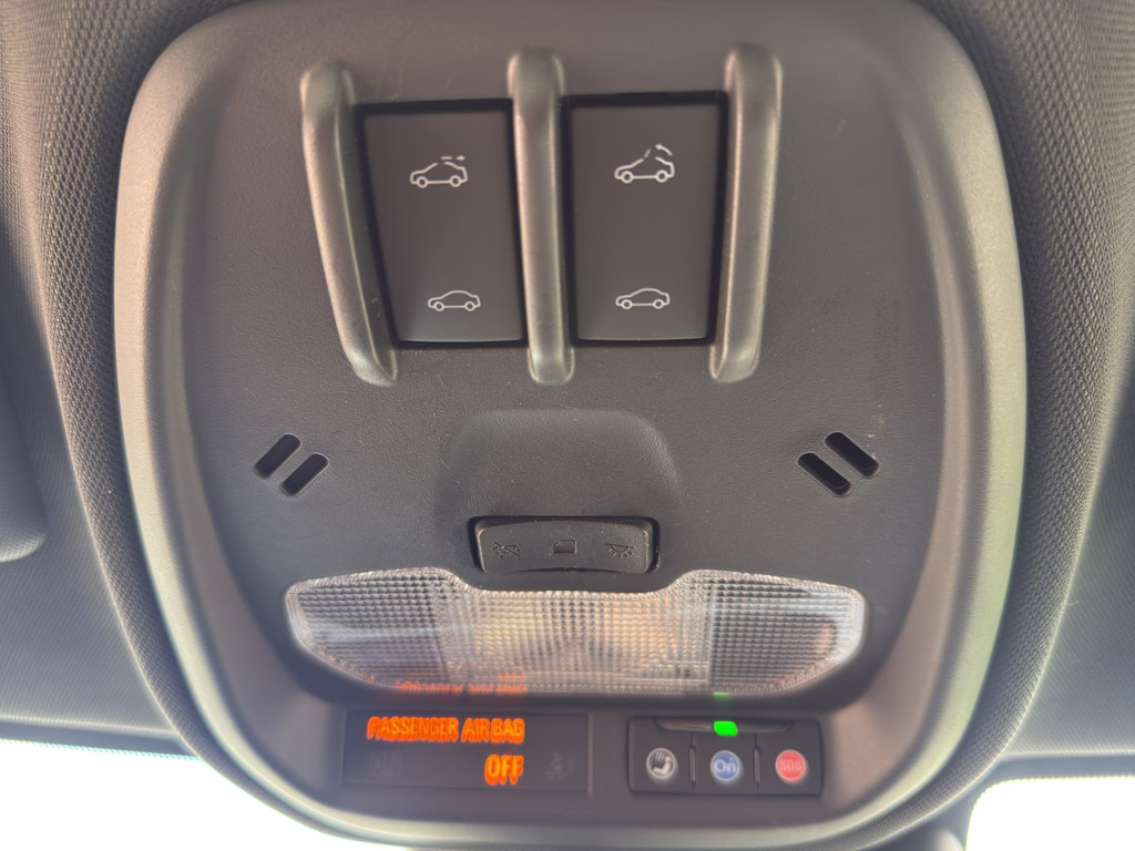 Used 2025 Chevrolet Trax RS w/ Sunroof Package FWD image 30