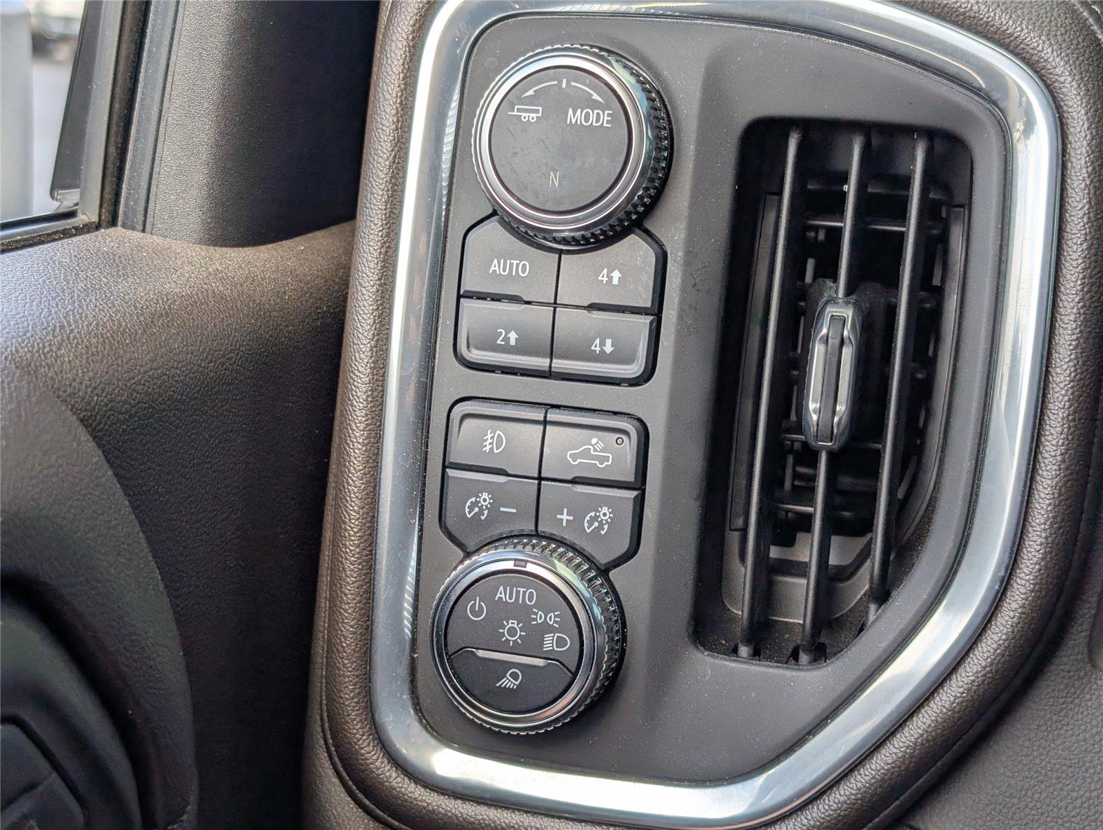 Used 2022 GMC Sierra 2500 Denali w/ Denali Ultimate Package AWD/4WD image 29