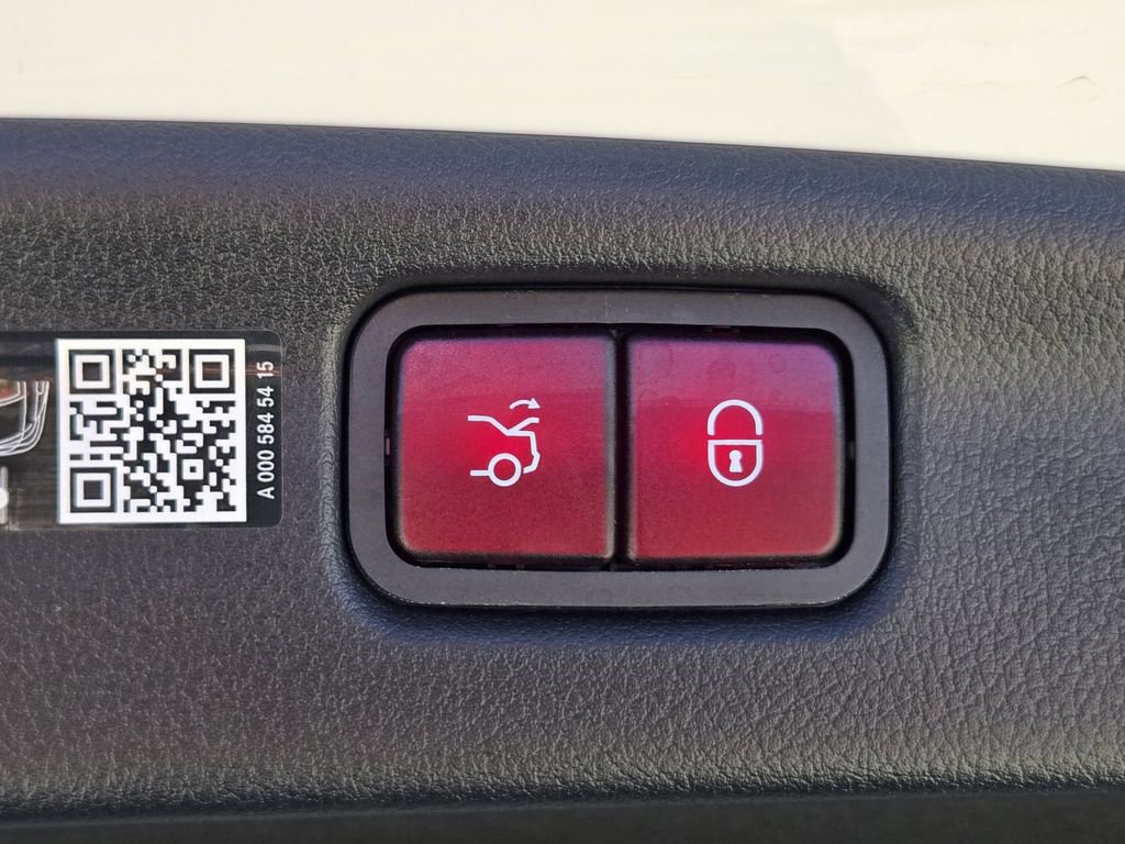 Used 2025 Mercedes-Benz C 300 4MATIC Sedan image 14