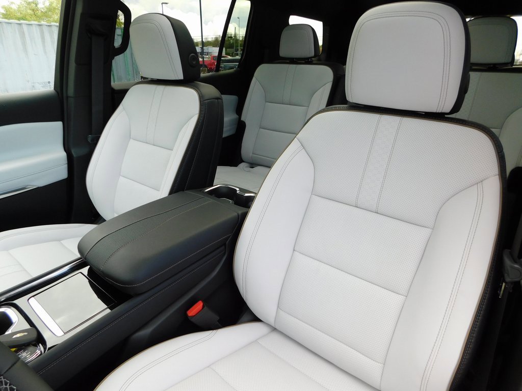 New 2026 Chevrolet Traverse High Country w/ LPO, Floor Liner Package image 16