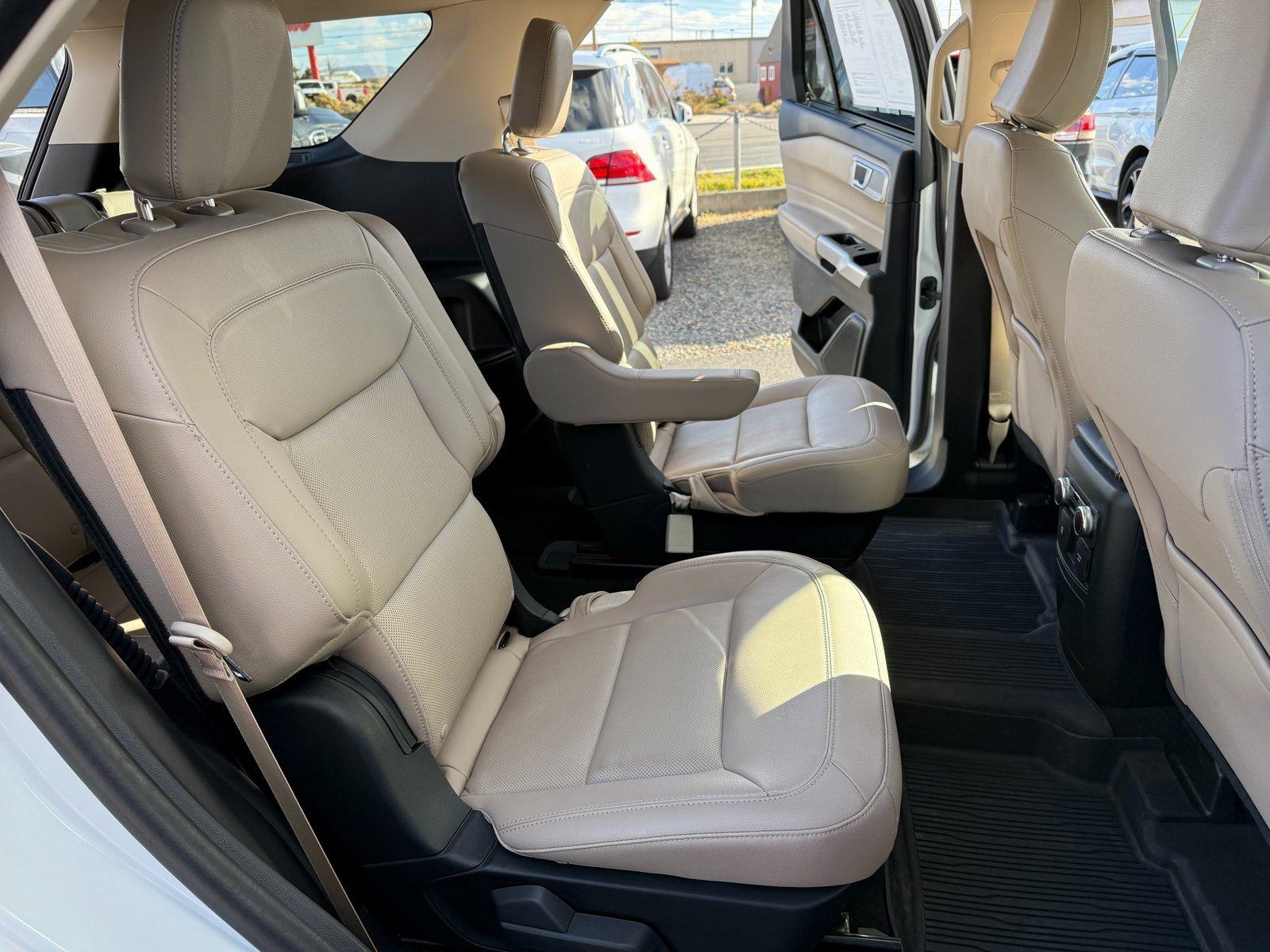 Used 2022 Ford Explorer Limited w/ Hybrid Equipment Group 310A image 8