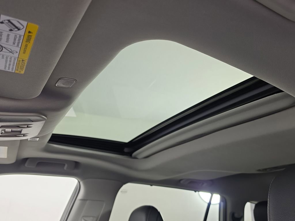 Used 2024 Toyota Highlander Limited FWD image 24