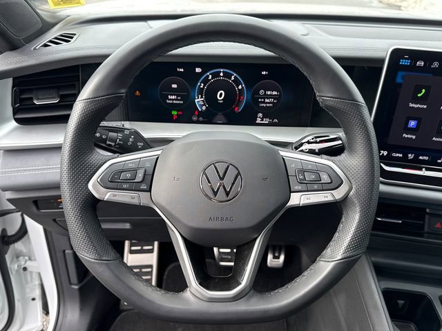 Certified 2025 Volkswagen Tiguan SE R-Line image 14