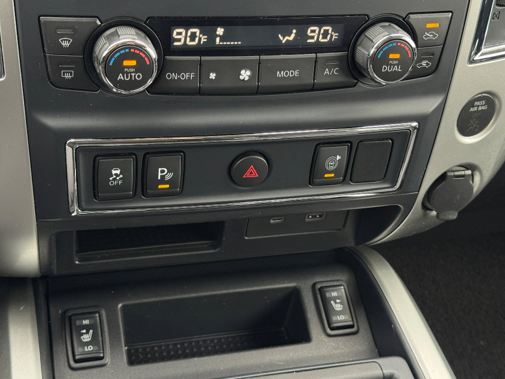 Used 2020 Nissan Titan SV w/ SV Convenience Package image 19