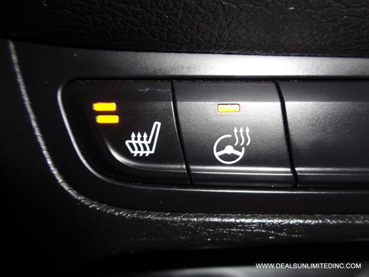 Used 2017 Jeep Renegade Latitude w/ Cold Weather Group image 13