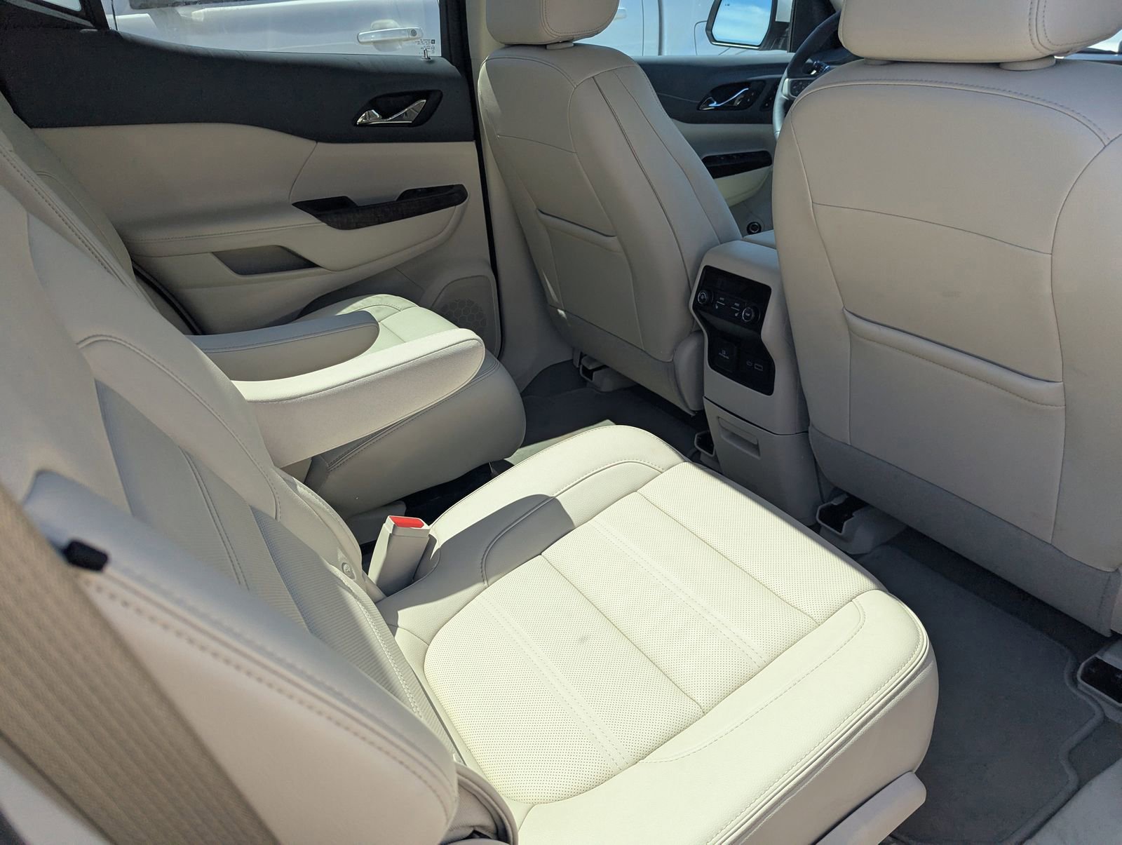 Used 2023 GMC Acadia Denali w/ Denali Ultimate Package image 7