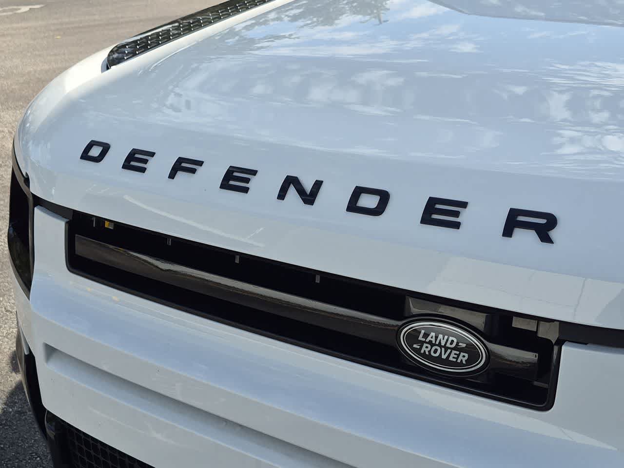 Used 2026 Land Rover Defender 130 X-Dynamic SE AWD/4WD image 13