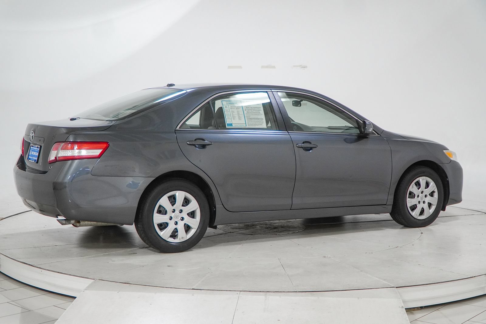 Used 2011 Toyota Camry LE FWD image 12