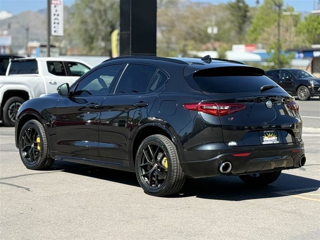 Used 2021 Alfa Romeo Stelvio Ti w/ Nero Edizione AWD/4WD image 5