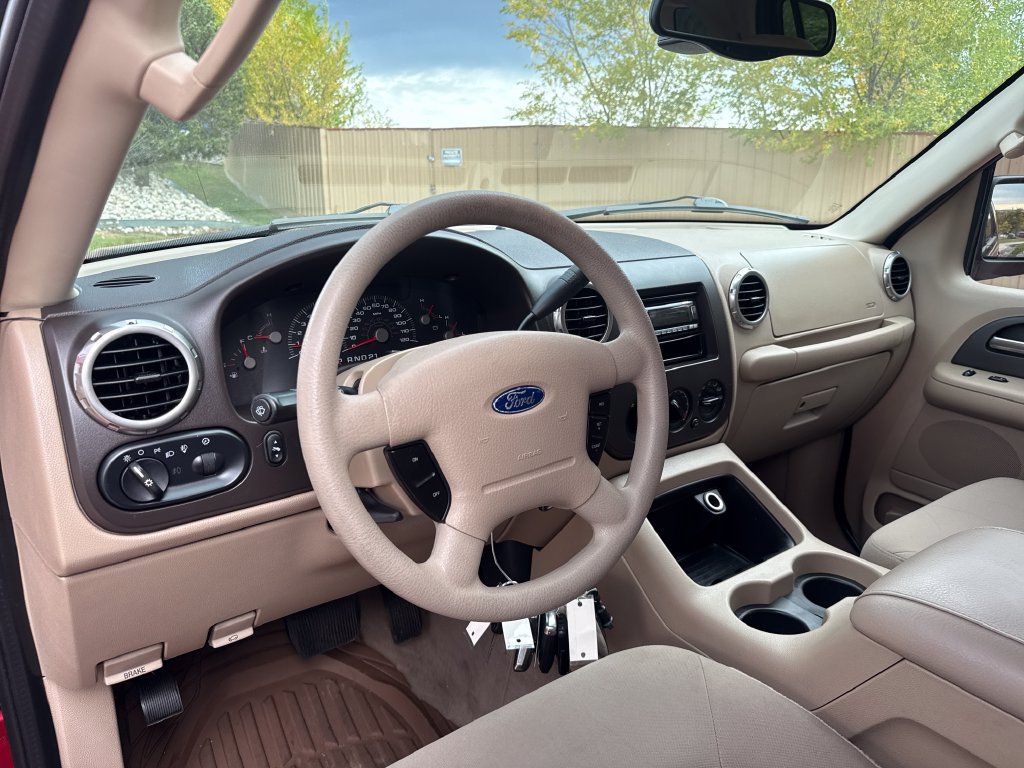 Used 2004 Ford Expedition XLT AWD/4WD image 13