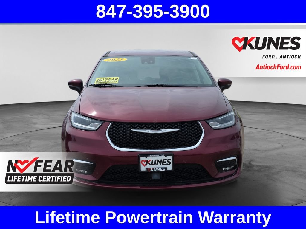 Used 2023 Chrysler Pacifica Touring-L FWD image 2