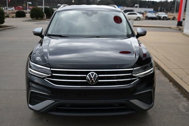 Used 2024 Volkswagen Tiguan SE image 8