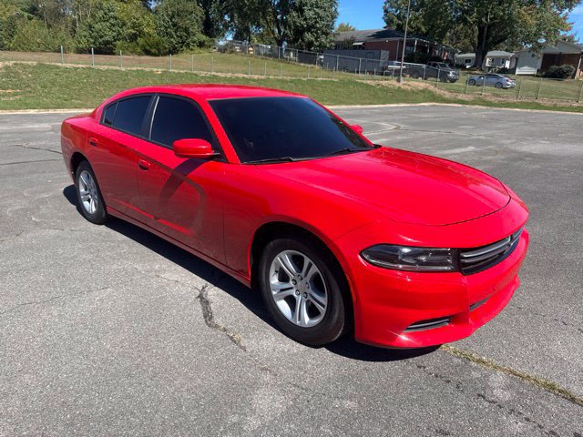 Used 2017 Dodge Charger SE RWD image 2