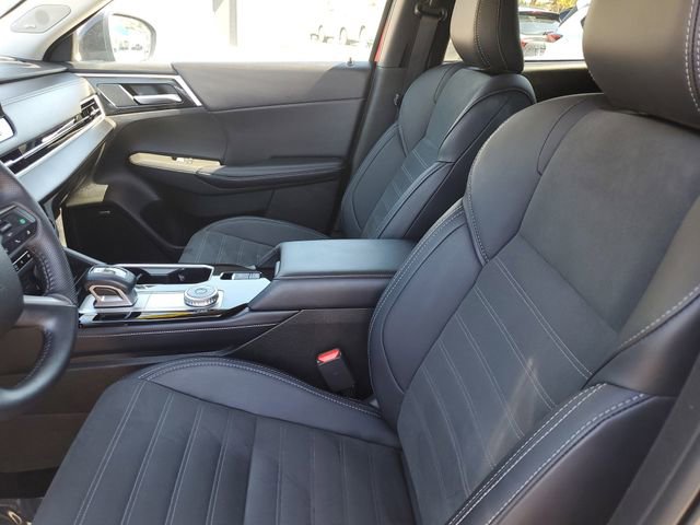 Used 2025 Mitsubishi Outlander SE image 16