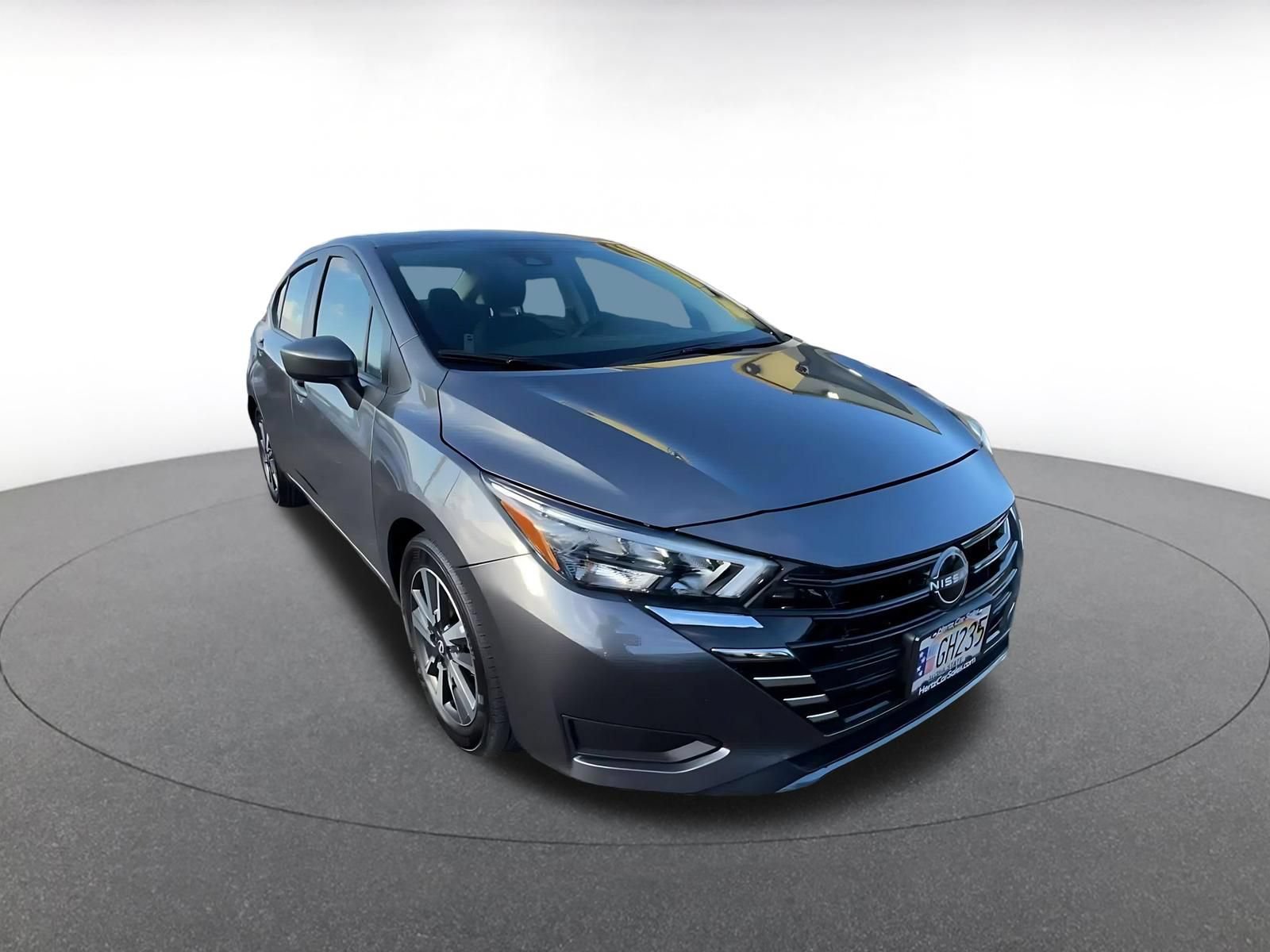 Used 2025 Nissan Versa SV FWD image 3