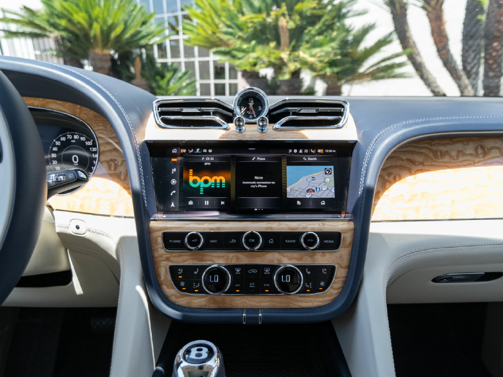 Used 2024 Bentley Bentayga AWD/4WD image 25