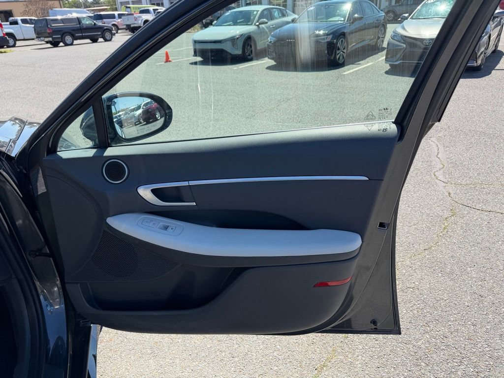 Used 2025 Hyundai Sonata SEL FWD image 29