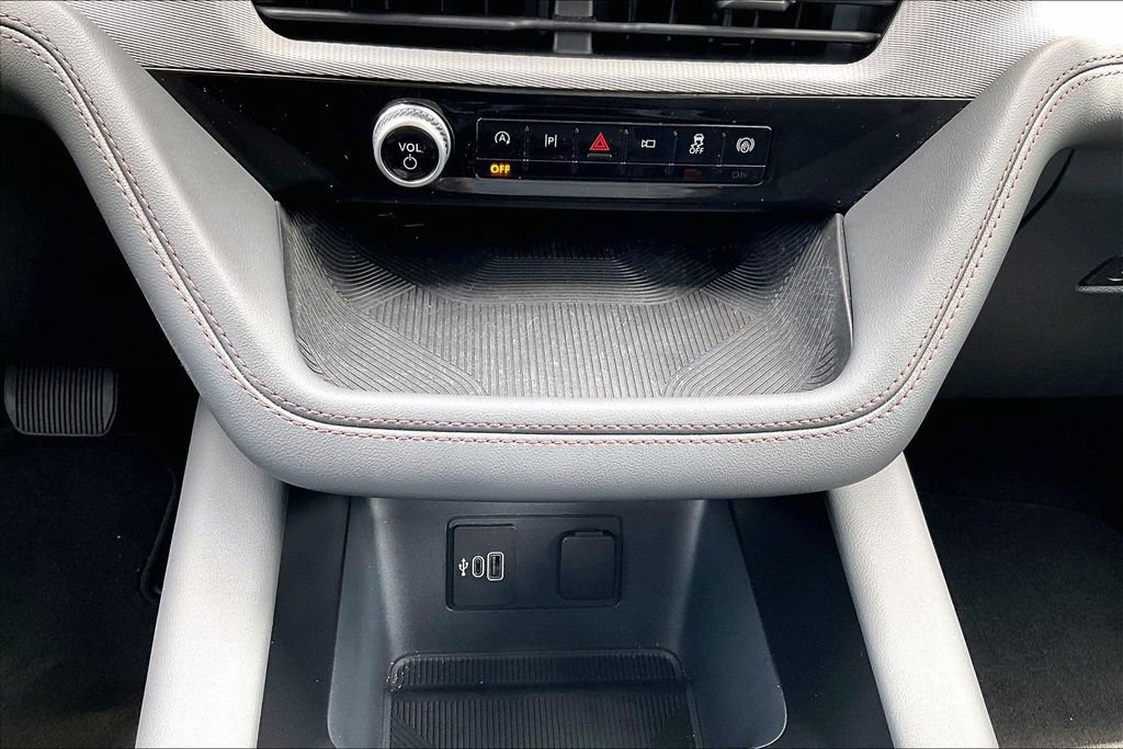 Used 2026 Ford Explorer Active RWD image 24