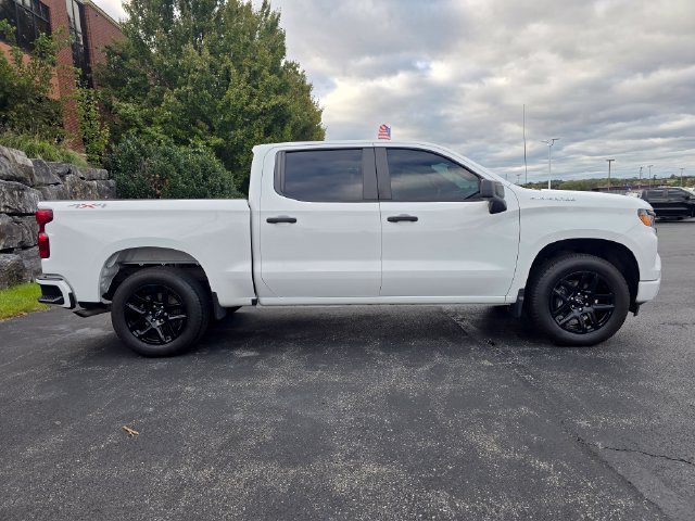 Used 2023 Chevrolet Silverado 1500 Custom AWD/4WD image 2