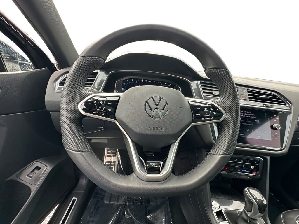 Used 2022 Volkswagen Tiguan SEL R-Line image 12