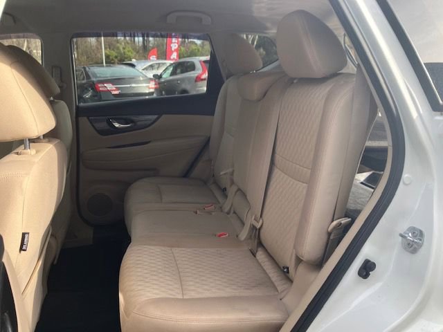 Used 2017 Nissan Rogue SV w/ SV Premium Package image 14