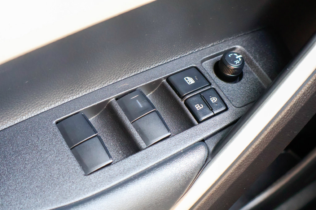 Used 2025 Toyota Corolla Cross LE FWD image 18