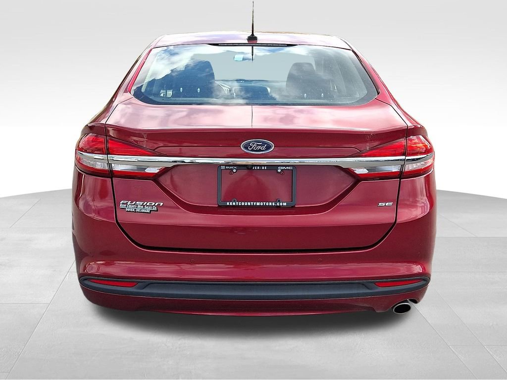 Used 2017 Ford Fusion SE w/ Fusion SE Technology Package FWD image 5