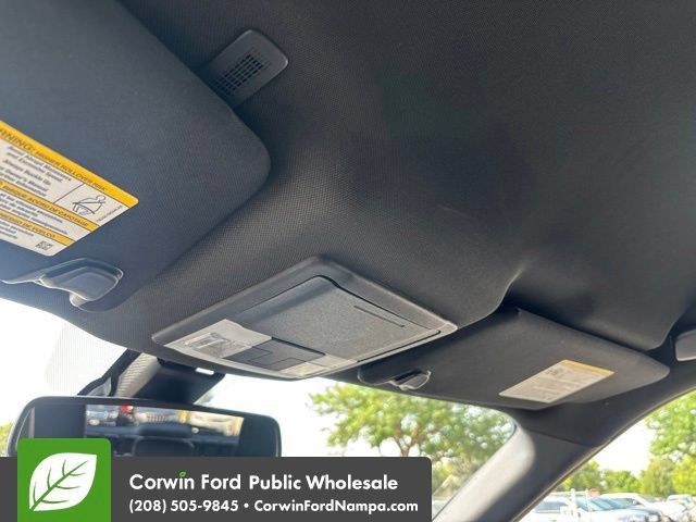 Used 2018 Ford Explorer XLT w/ Equipment Group 202A AWD/4WD image 20