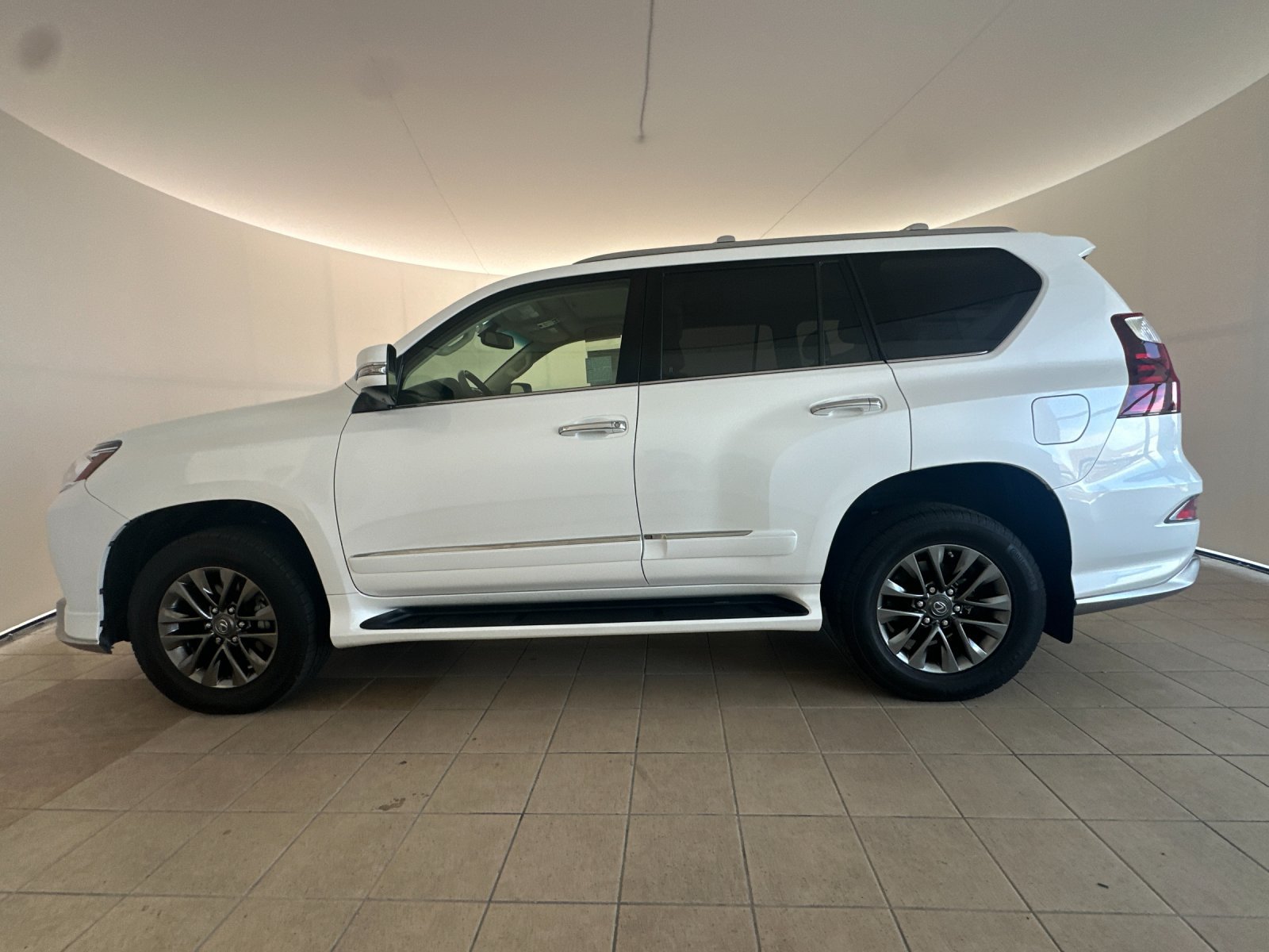 Used 2018 Lexus GX 460 Premium AWD/4WD image 3