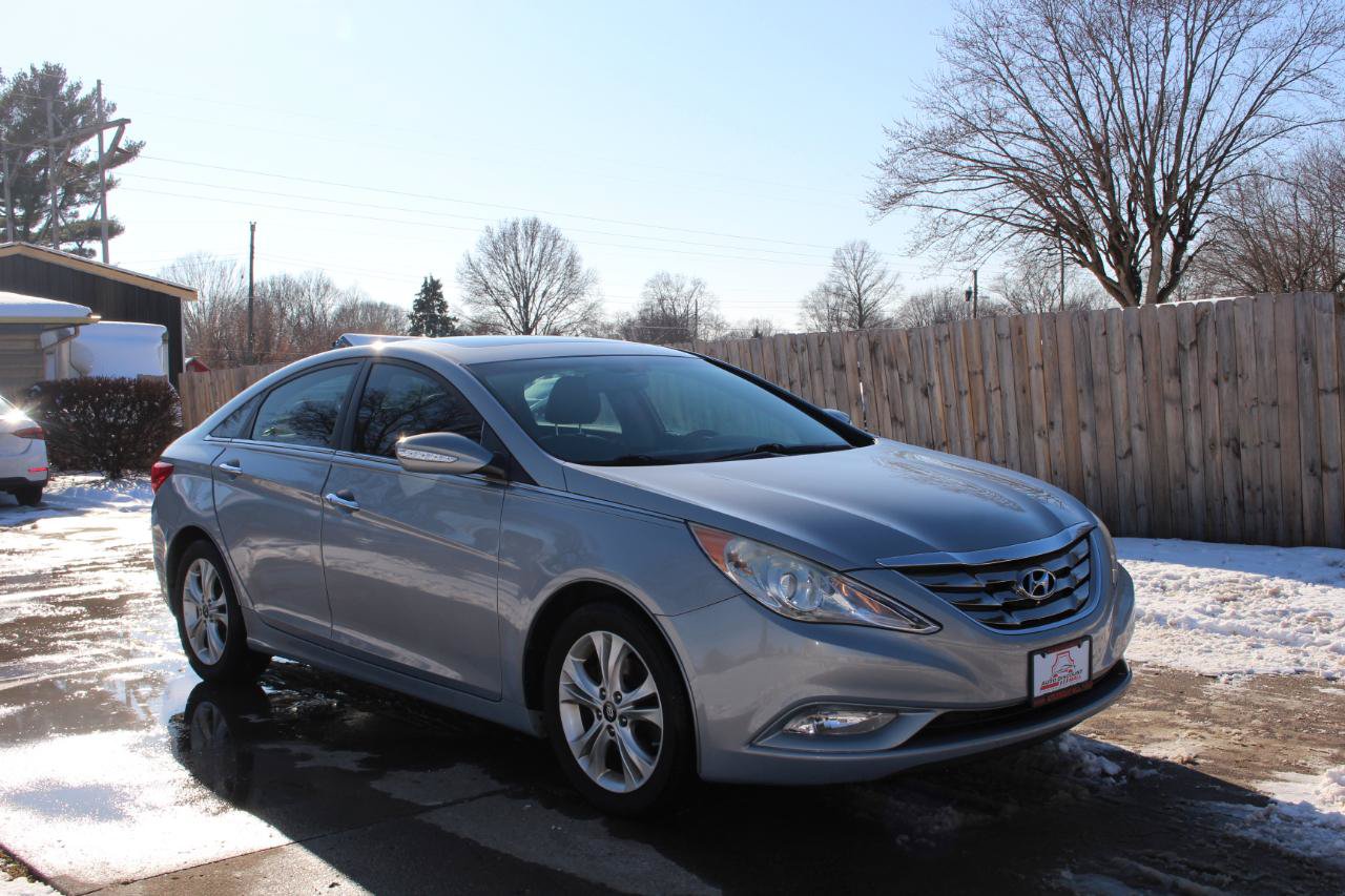 Used 2011 Hyundai Sonata Limited w/ Navigation Pkg 5 FWD image 2