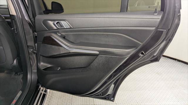 Used 2019 BMW X7 xDrive40i w/ Cold Weather Package AWD/4WD image 19