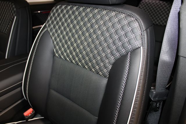 Used 2025 GMC Acadia Denali w/ LPO, Floor Liner Package image 11