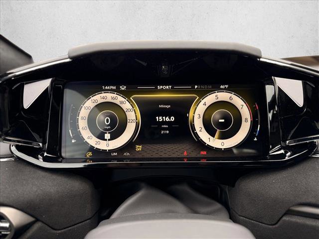 Used 2025 Aston Martin V8 Vantage Coupe image 18