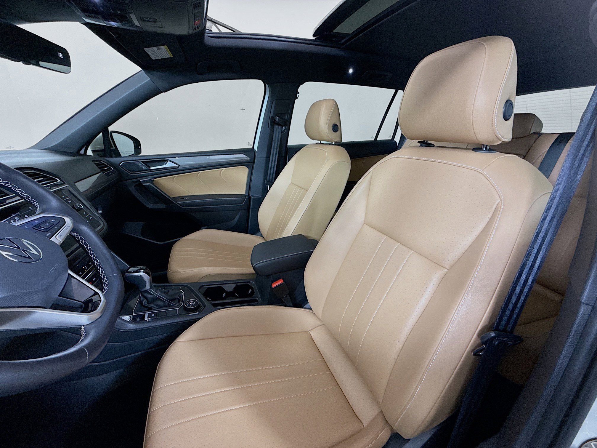 Used 2024 Volkswagen Tiguan SE image 11