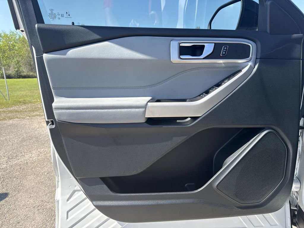 Certified 2023 Ford Explorer XLT w/ Equipment Group 202A image 10