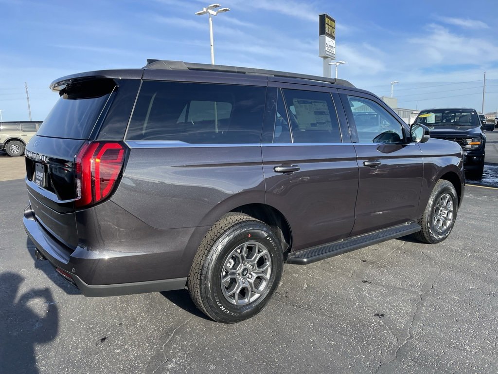 New 2026 Ford Expedition Active image 4