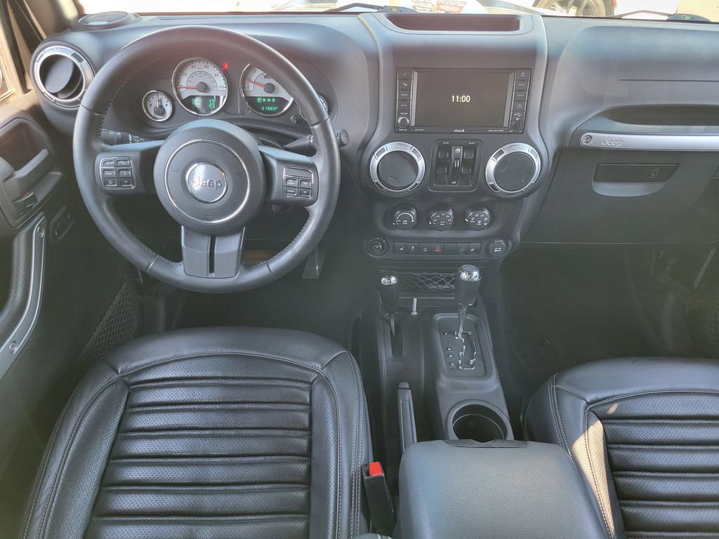 Used 2016 Jeep Wrangler Unlimited Rubicon w/ Connectivity Group image 4