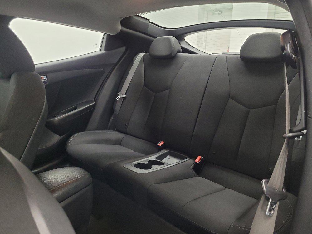 Used 2016 Hyundai Veloster FWD image 18