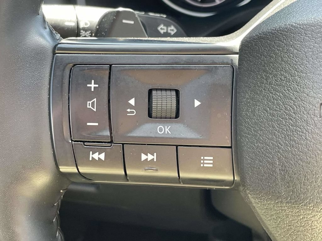Used 2025 Nissan Rogue SV w/ SV Premium Package FWD image 31