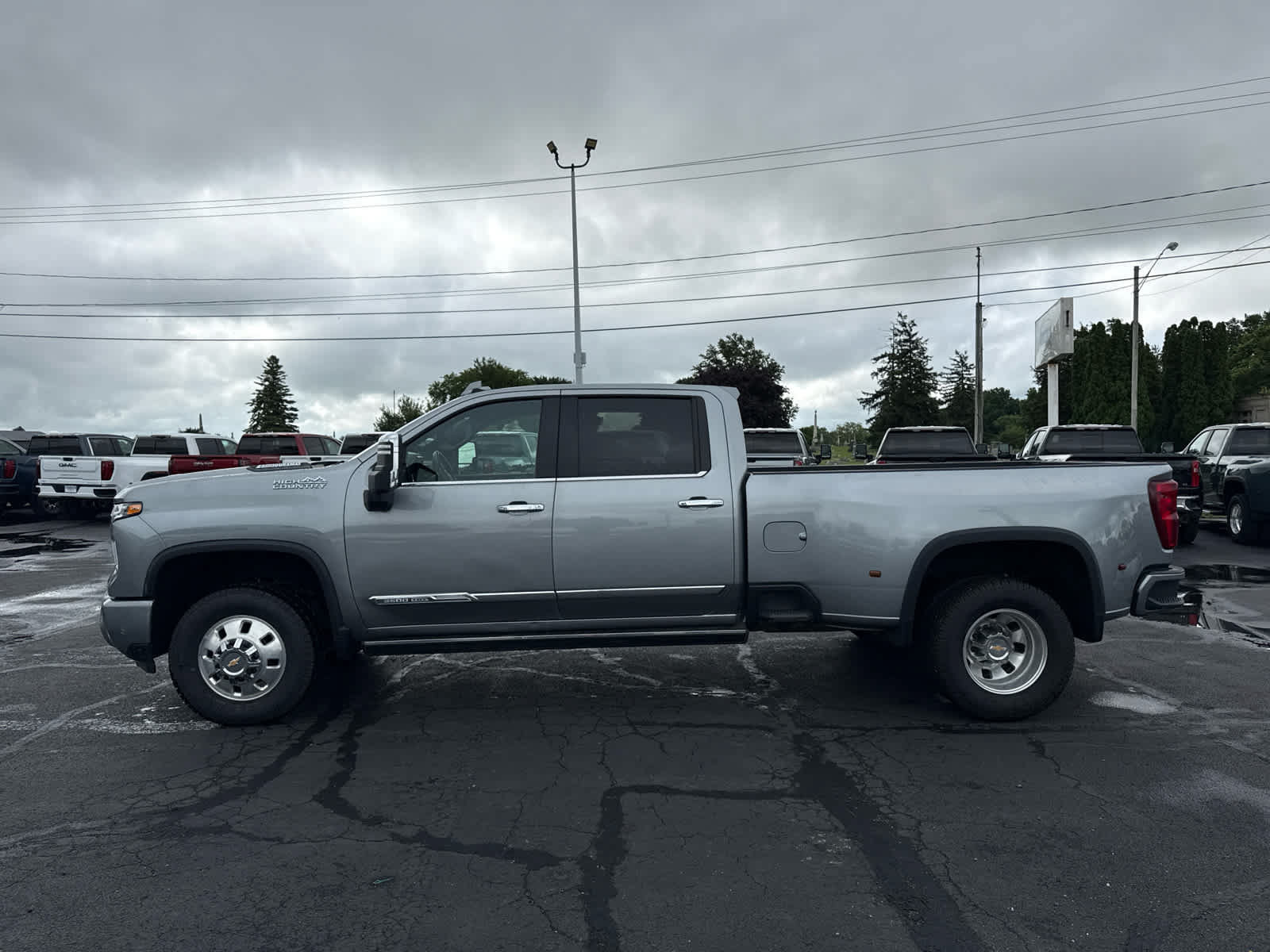 Certified 2025 Chevrolet Silverado 3500 High Country w/ Technology Package AWD/4WD image 2