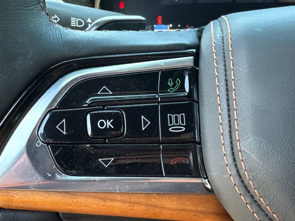 Used 2025 Jeep Grand Cherokee L Summit AWD/4WD image 27