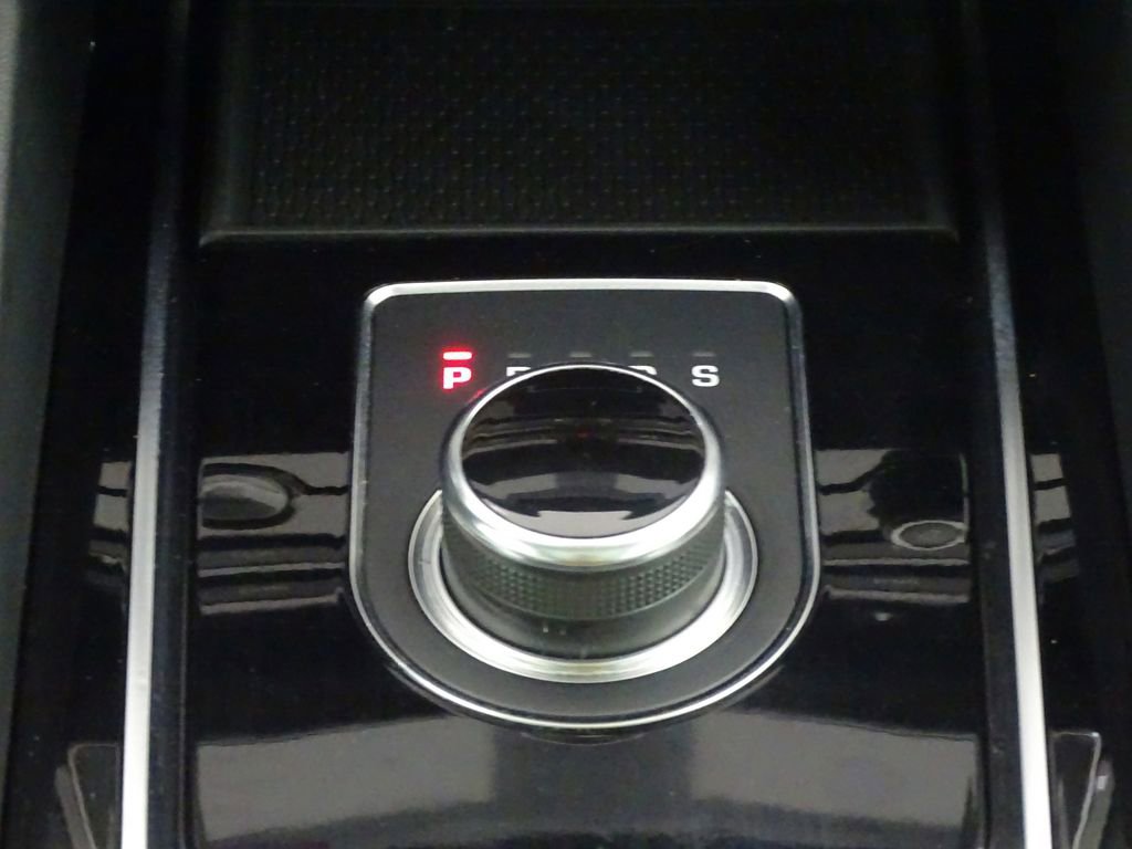 Used 2019 Jaguar F-PACE R-Sport image 40