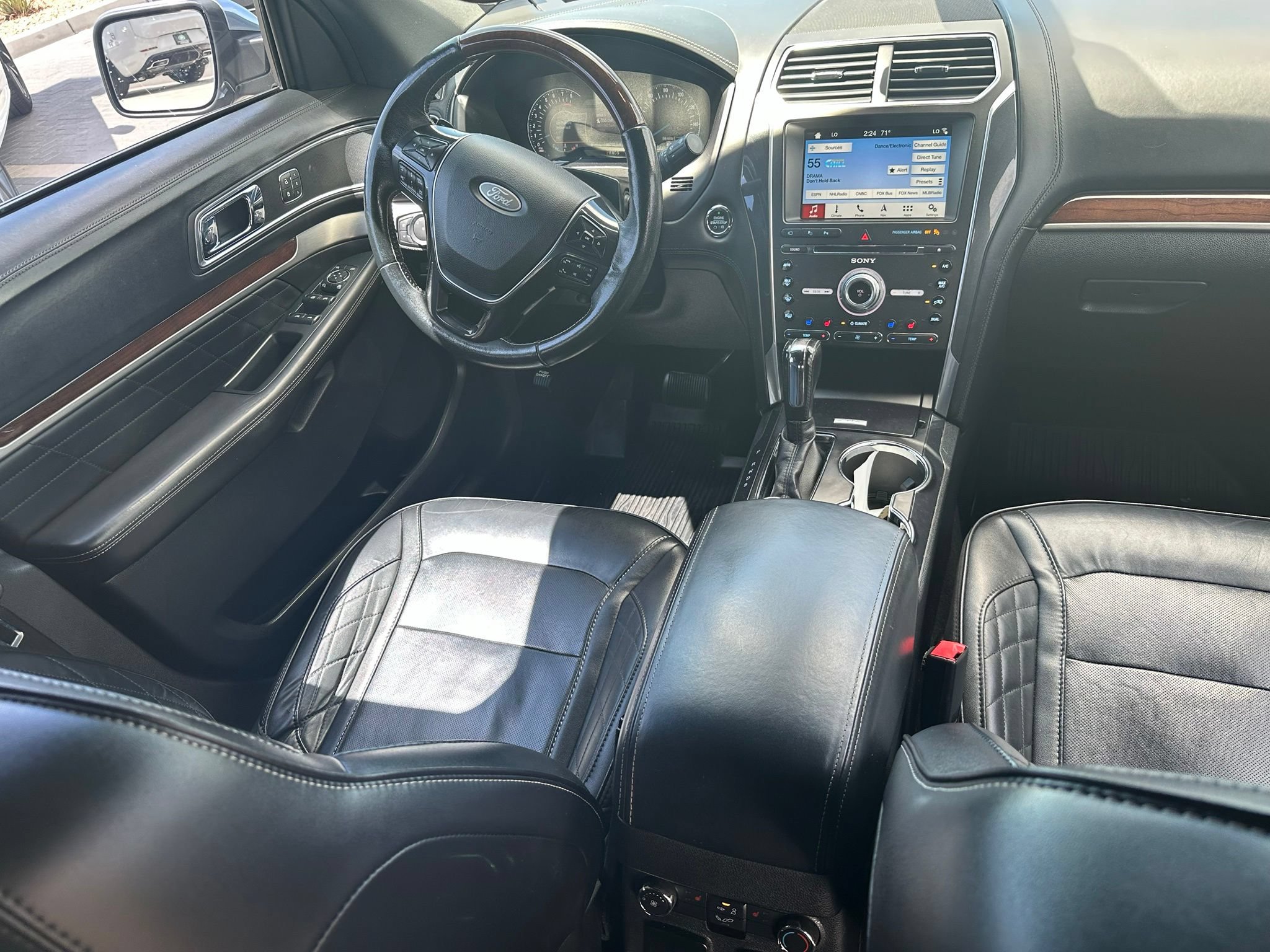 Used 2018 Ford Explorer Platinum AWD/4WD image 5